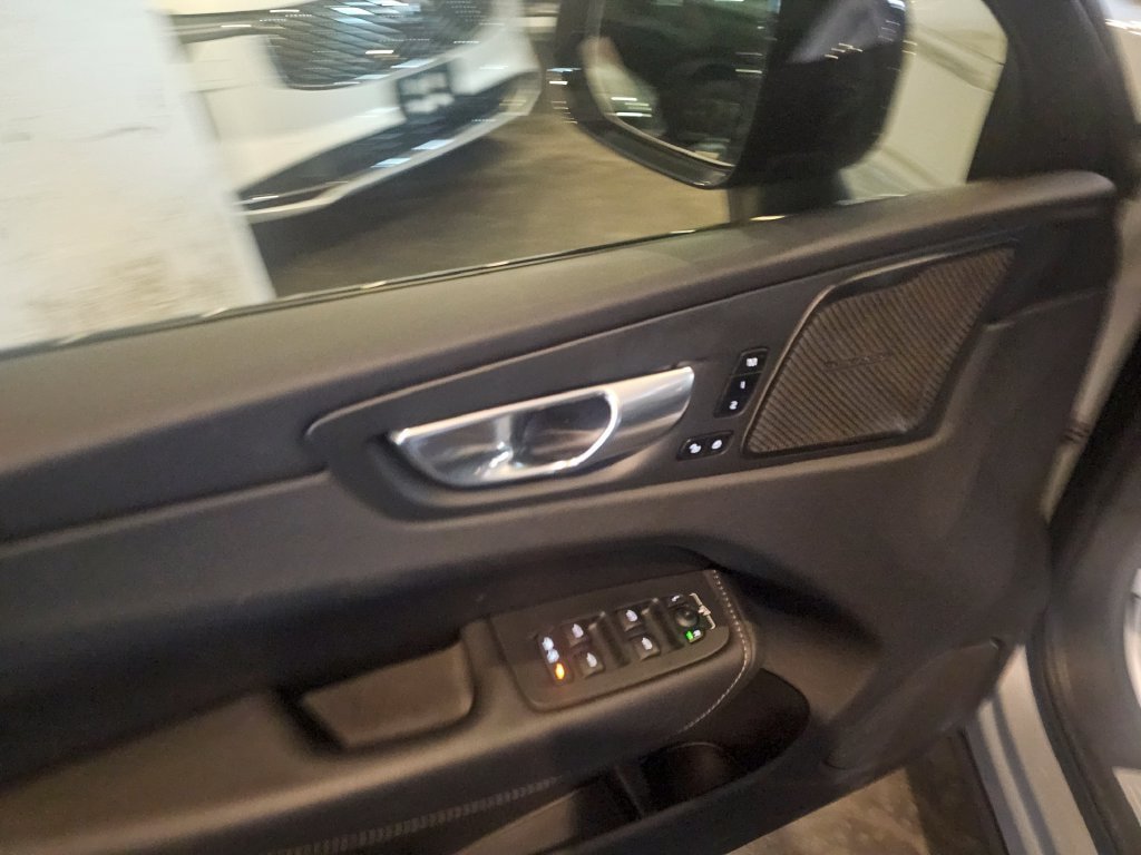 Certified 2024 Volvo XC60 B5 Ultimate w/ Climate Package AWD/4WD image 16