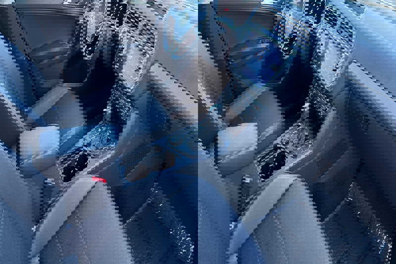 Used 2021 Volkswagen Tiguan SE image 17