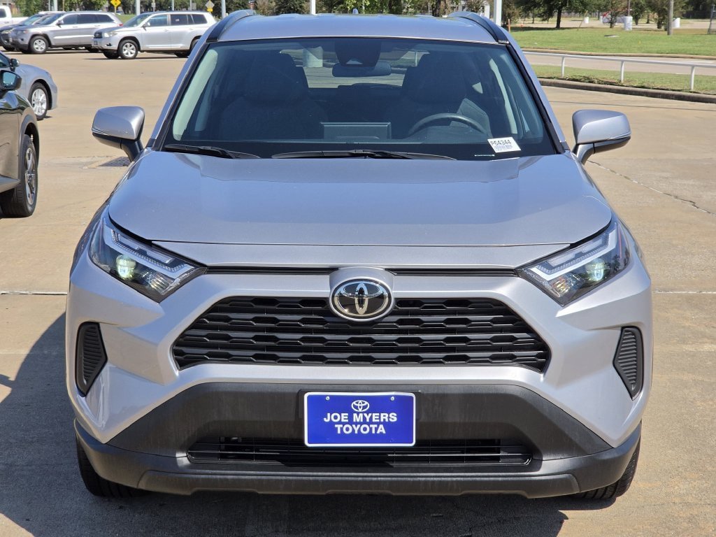 Used 2025 Toyota RAV4 XLE FWD image 3