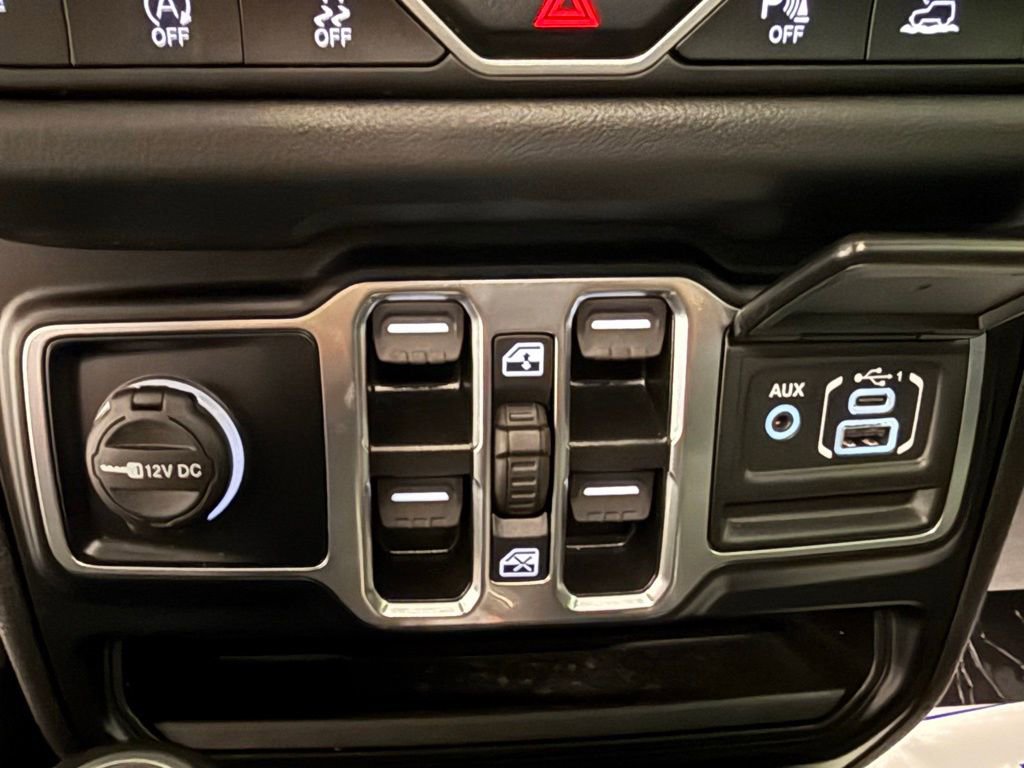 Used 2024 Jeep Wrangler Sahara w/ Dual Top Group image 31