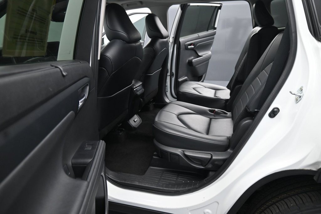 Used 2024 Toyota Highlander XLE FWD image 16