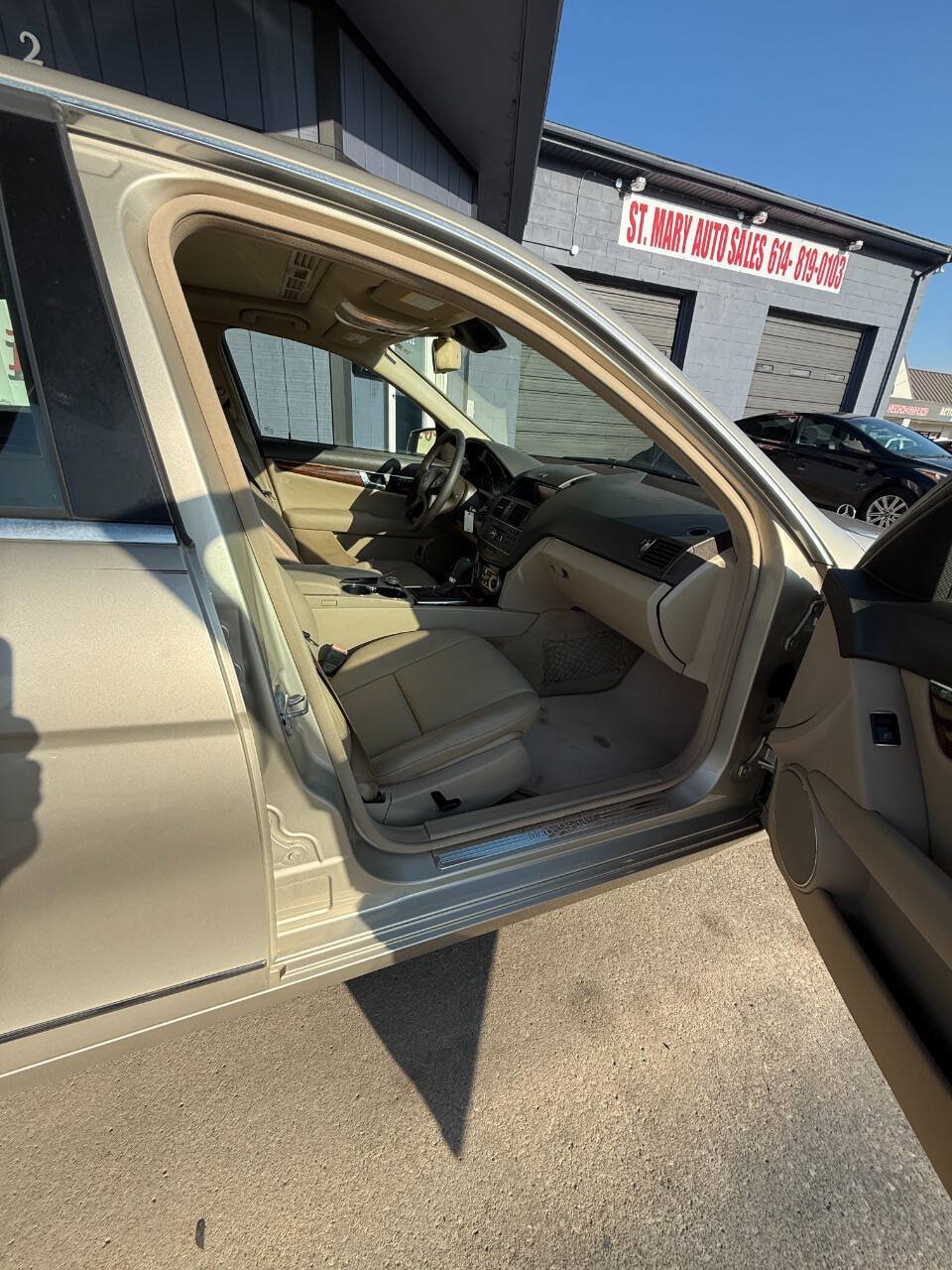 Used 2011 Mercedes-Benz C 300 Sedan image 9