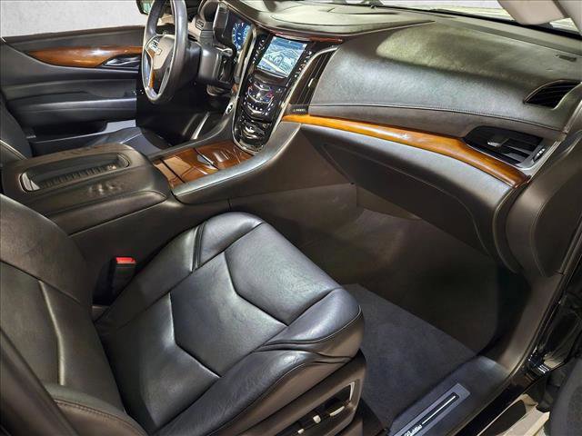 Used 2018 Cadillac Escalade Premium Luxury image 18