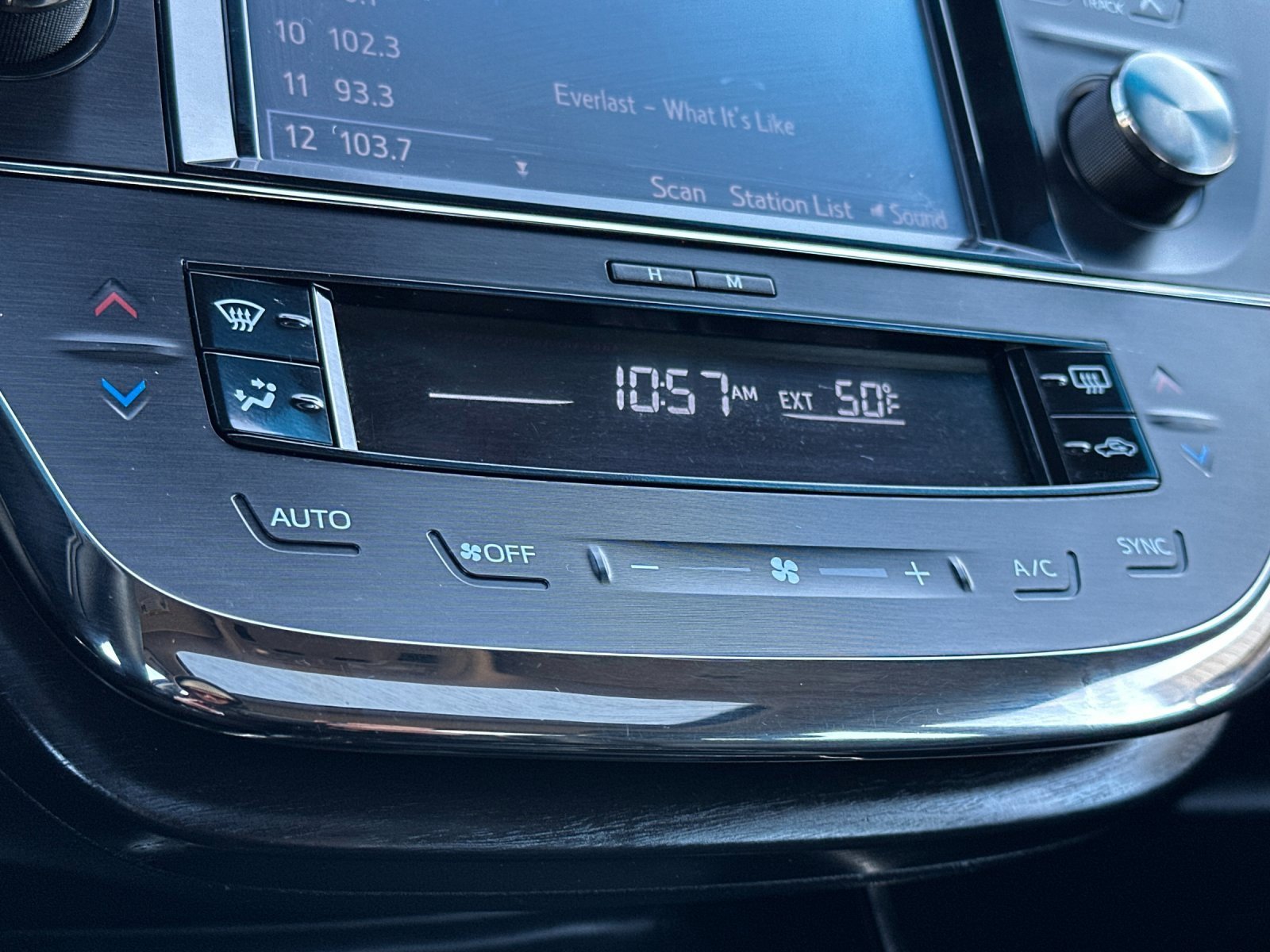 Used 2018 Toyota Avalon XLE Plus image 19