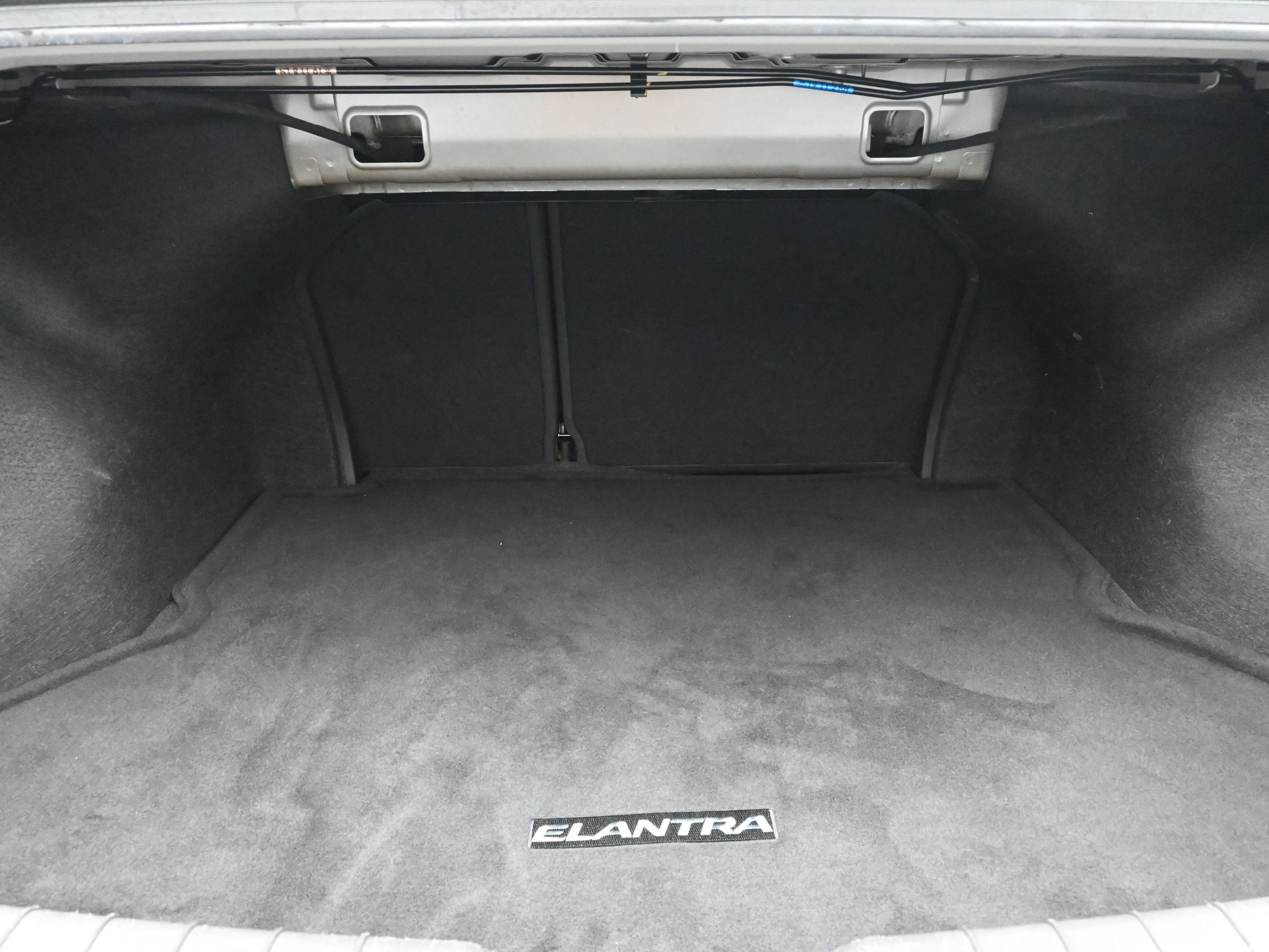 Used 2020 Hyundai Elantra SE image 21