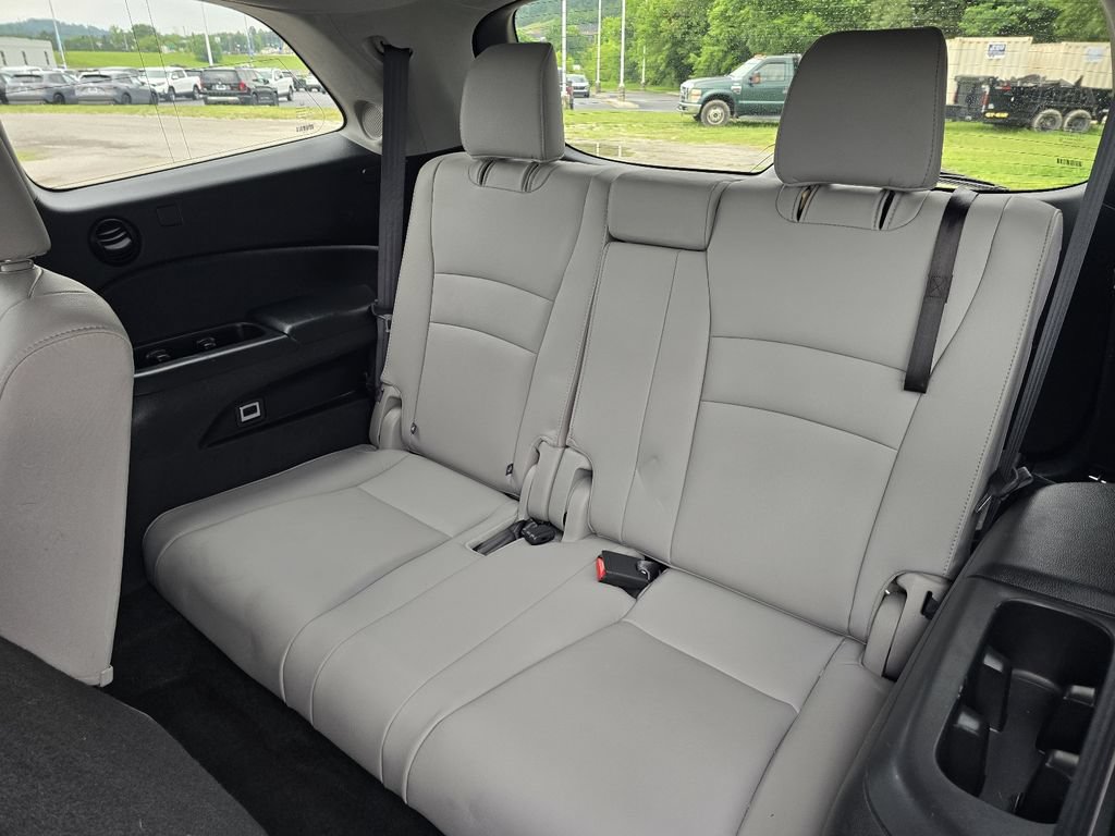 Used 2017 Honda Pilot Touring image 11