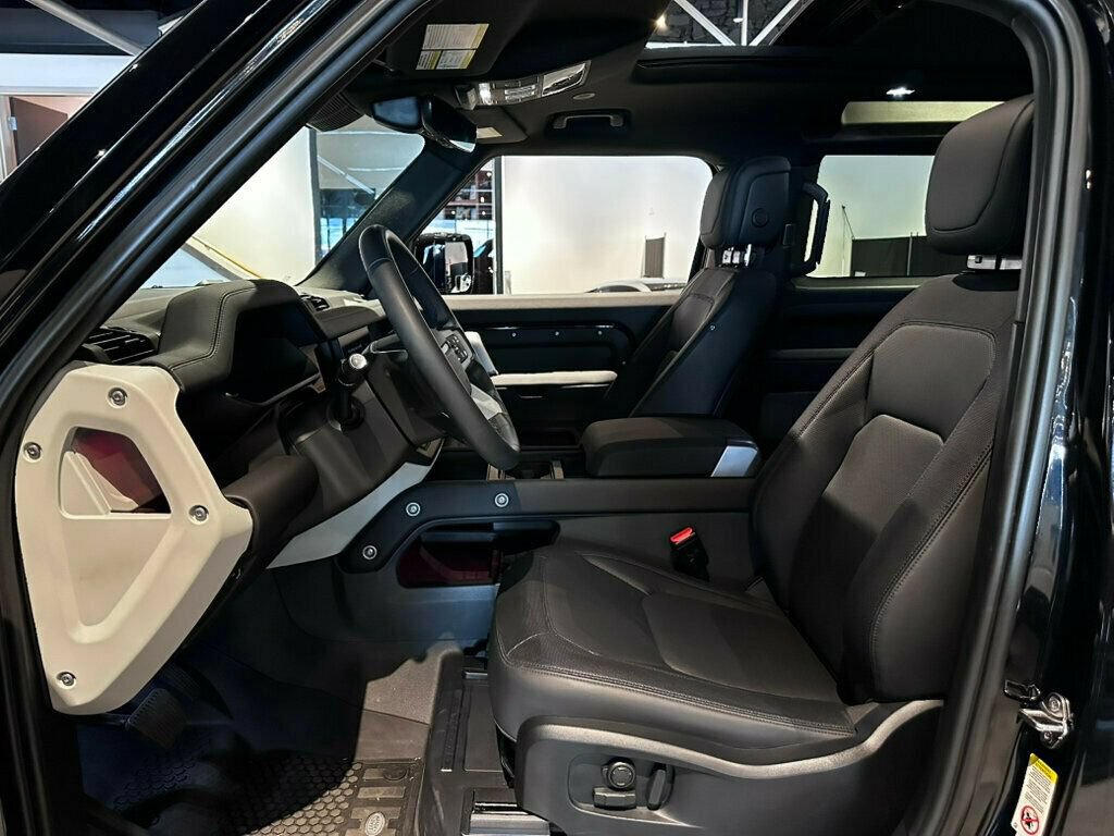 Used 2024 Land Rover Defender 90 X-Dynamic SE AWD/4WD image 13