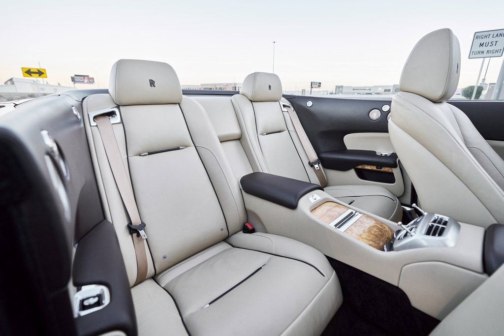Used 2017 Rolls-Royce Dawn image 40