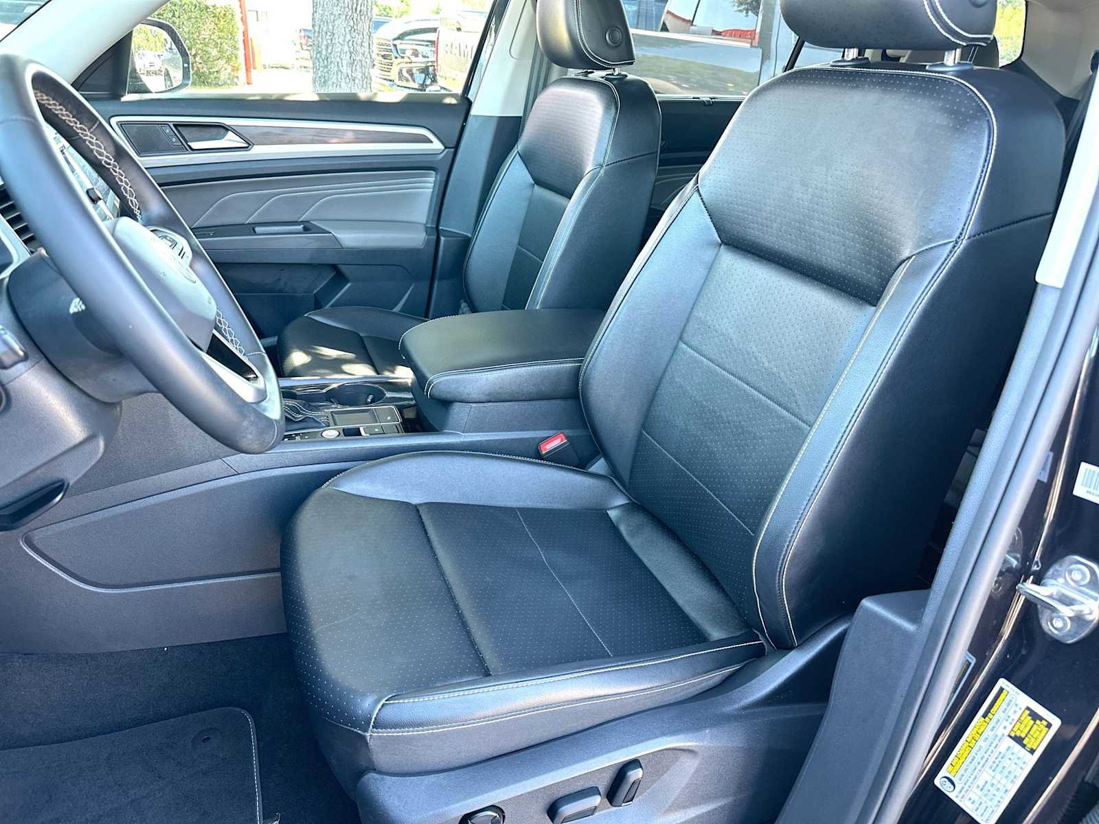 Used 2022 Volkswagen Atlas SE w/ Black Wheel Package FWD image 17