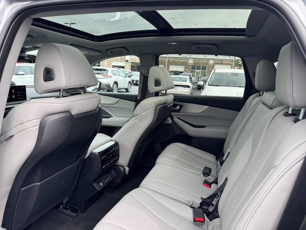 Certified 2026 Acura MDX w/ Technology Package FWD image 12