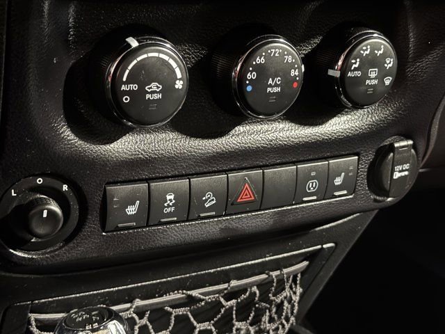 Used 2015 Jeep Wrangler Unlimited Sahara image 31