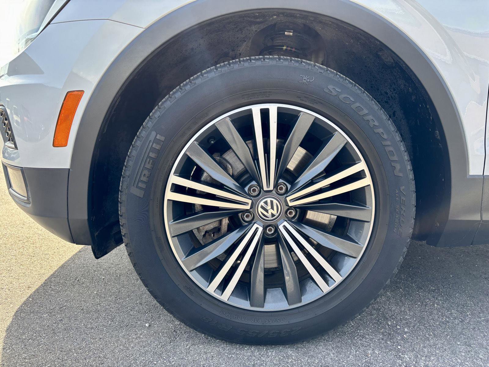 Used 2018 Volkswagen Tiguan SEL AWD/4WD image 16