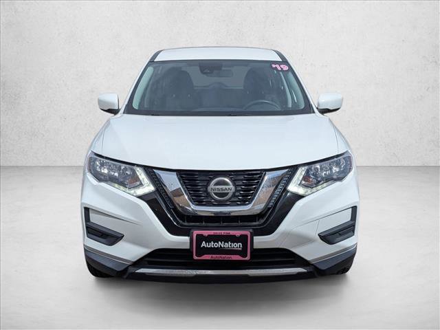 Used 2019 Nissan Rogue S image 2