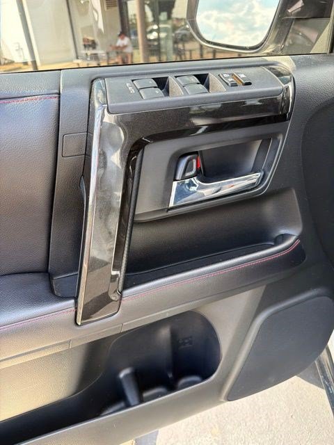 Used 2018 Toyota 4Runner TRD Off-Road Premium AWD/4WD image 13
