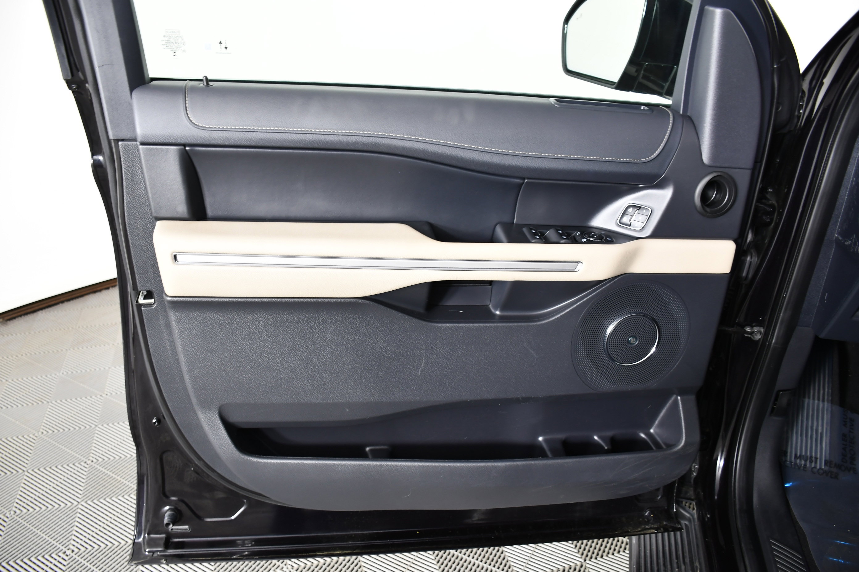 Used 2024 Ford Expedition Limited image 26