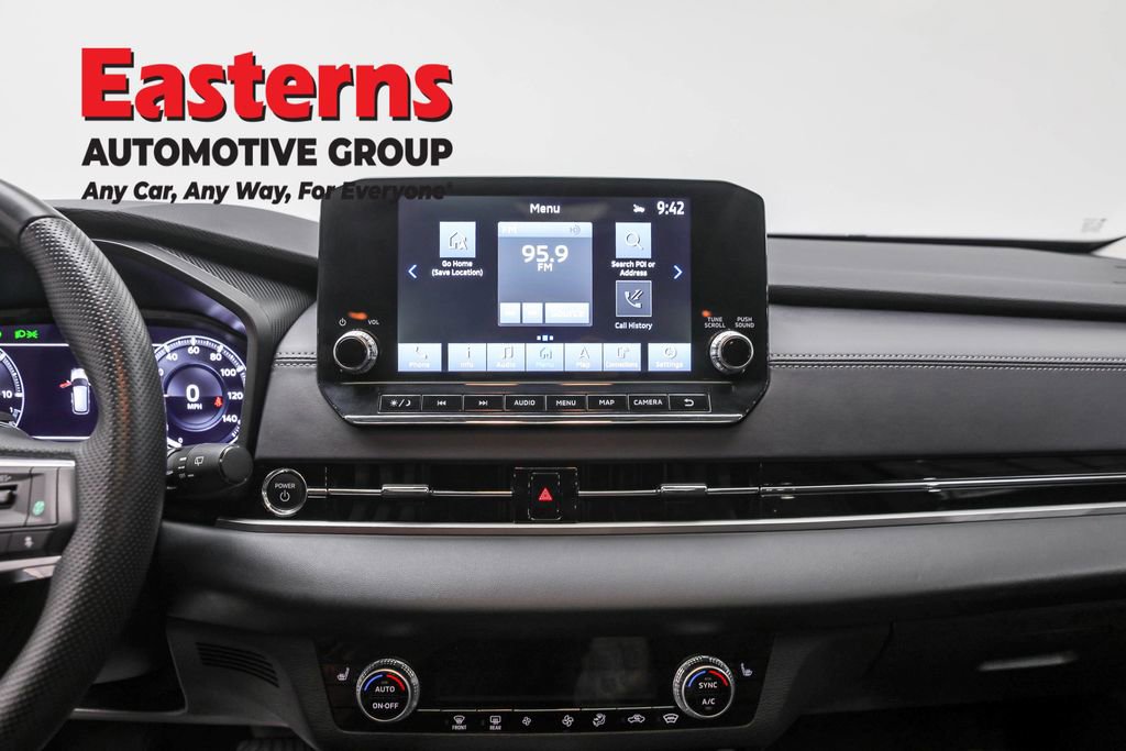 Used 2023 Mitsubishi Outlander SE image 12