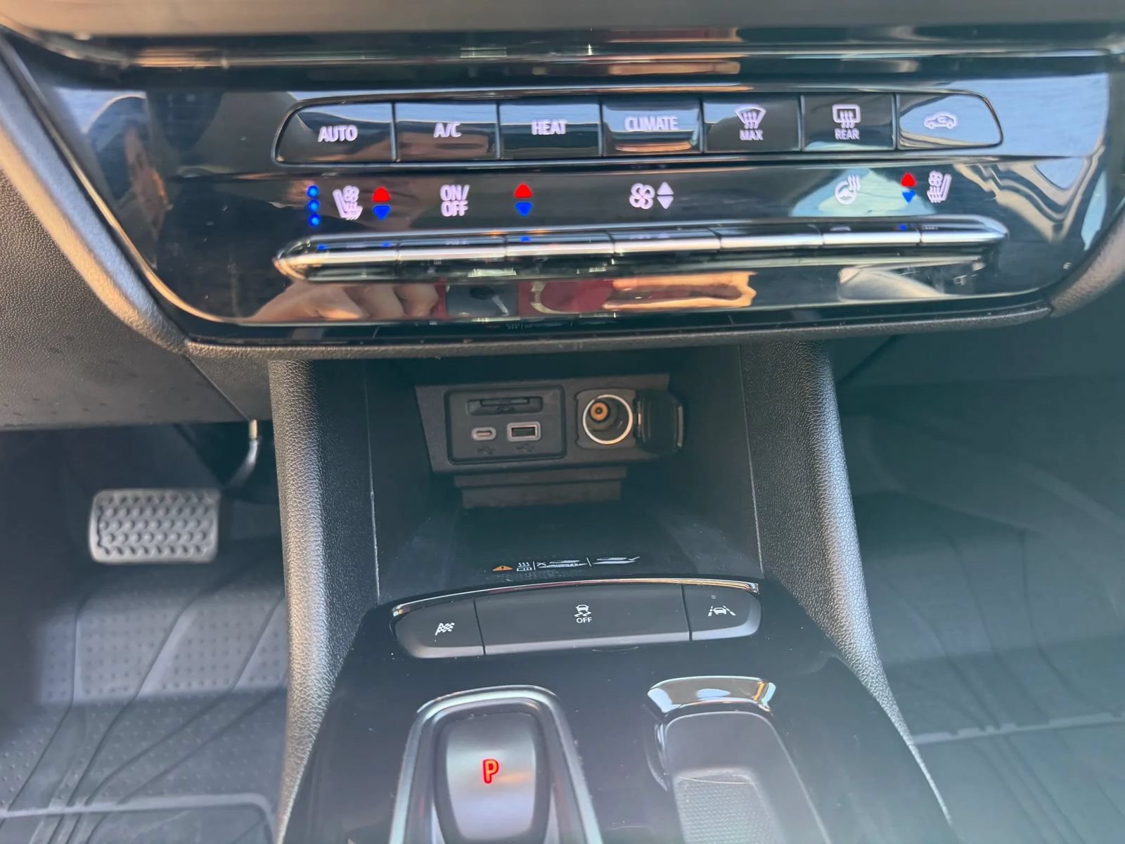 Used 2022 Chevrolet Bolt EUV Premier w/ Launch Edition FWD image 20