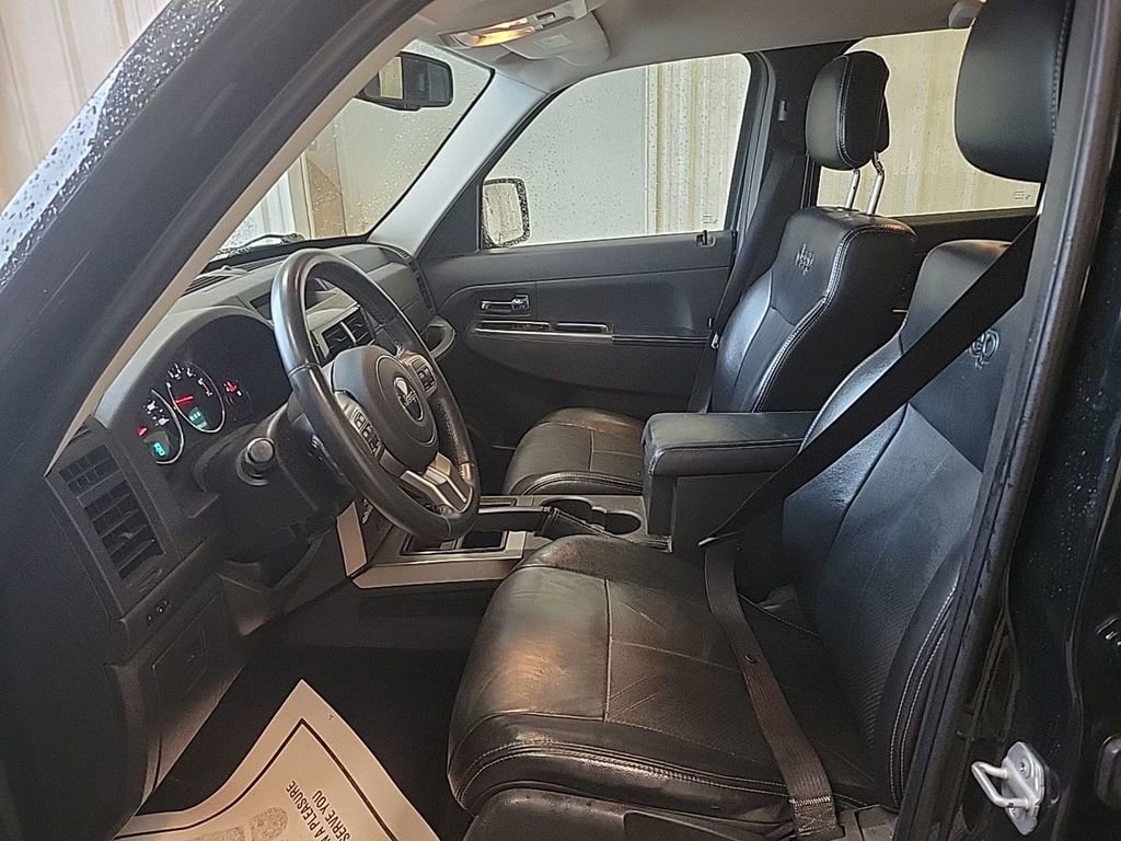 Used 2012 Jeep Liberty Limited Jet w/ Comfort/Convenience Group image 5