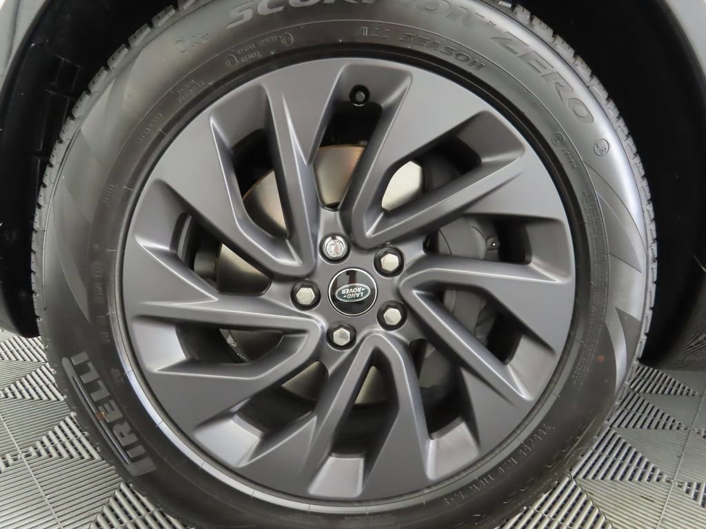 Used 2024 Land Rover Discovery Dynamic SE image 30