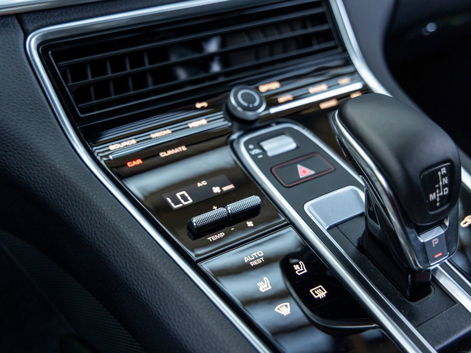 Certified 2023 Porsche Panamera Platinum Edition image 40