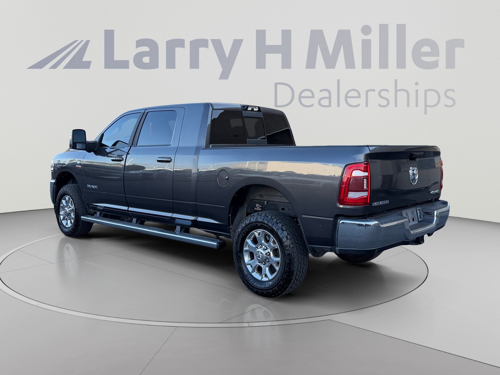Used 2024 RAM 2500 Laramie AWD/4WD image 3