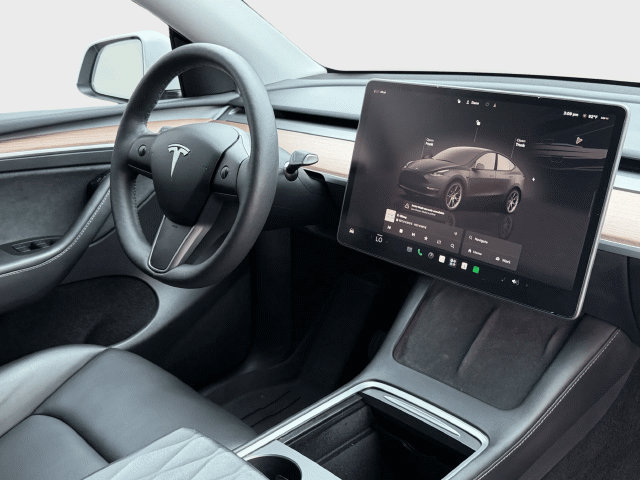 Used 2024 Tesla Model Y Long Range AWD/4WD image 16