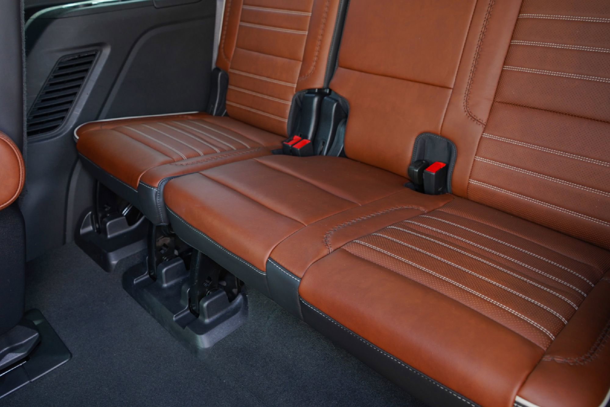 Used 2023 GMC Yukon Denali Ultimate AWD/4WD image 25