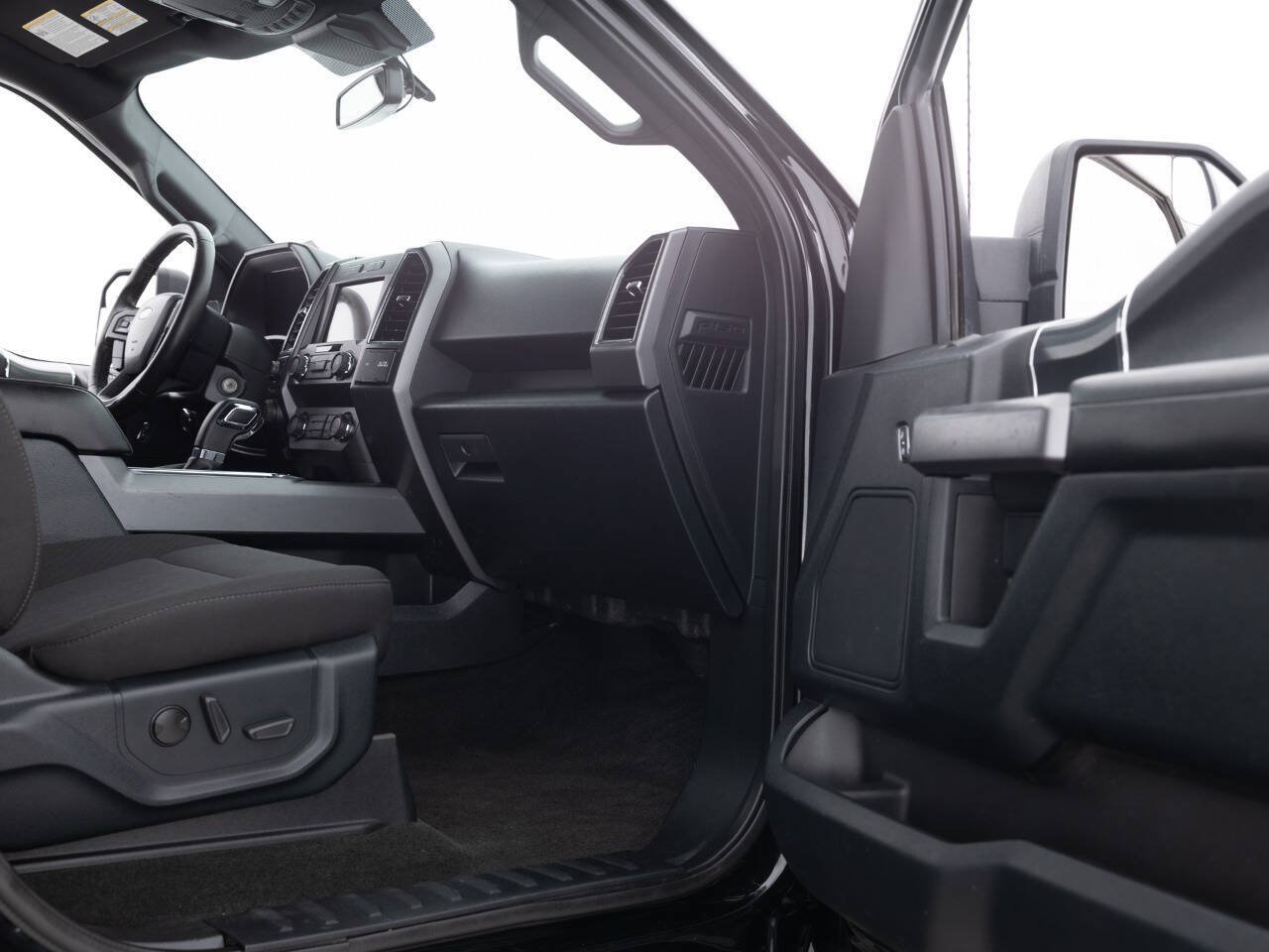 Used 2020 Ford F150 XLT w/ Equipment Group 302A Luxury AWD/4WD image 32