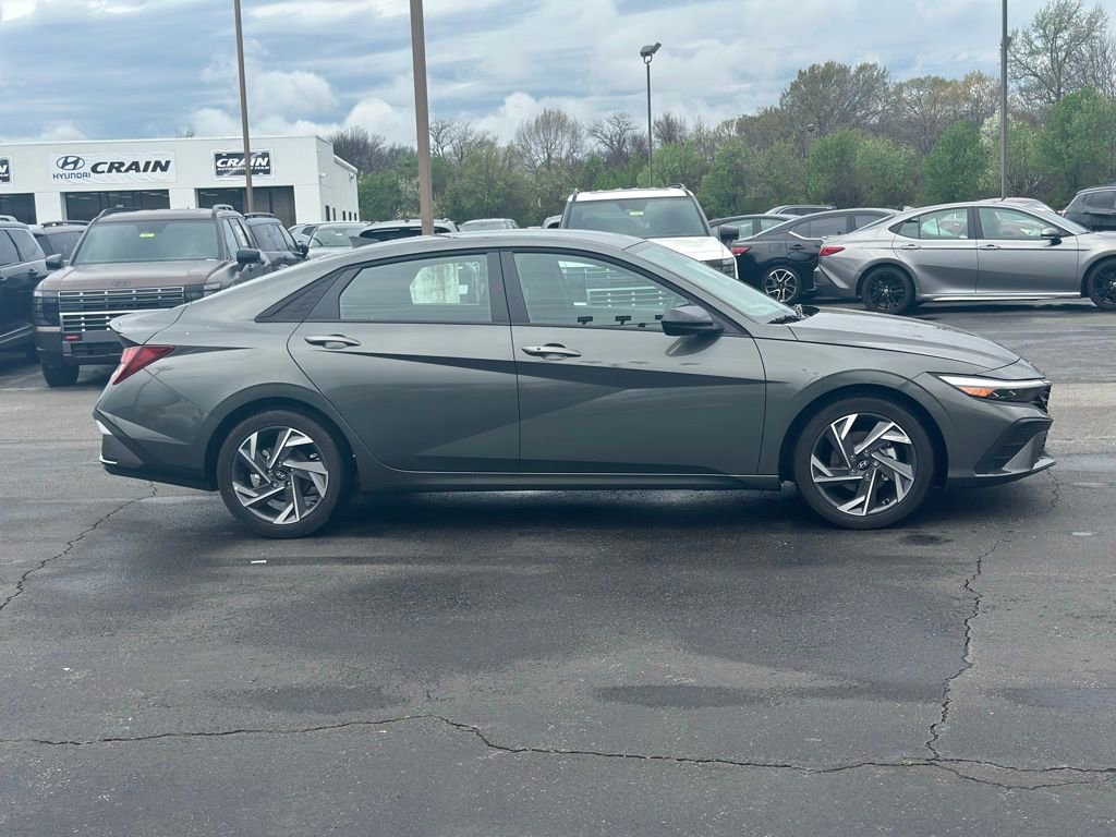 Used 2025 Hyundai Elantra Sport image 8