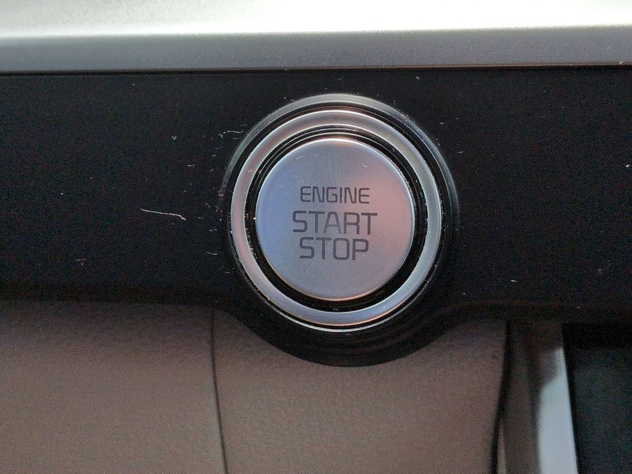 Certified 2023 Kia Carnival LX FWD image 33