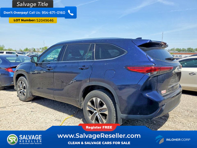 Used 2021 Toyota Highlander XLE AWD/4WD image 3