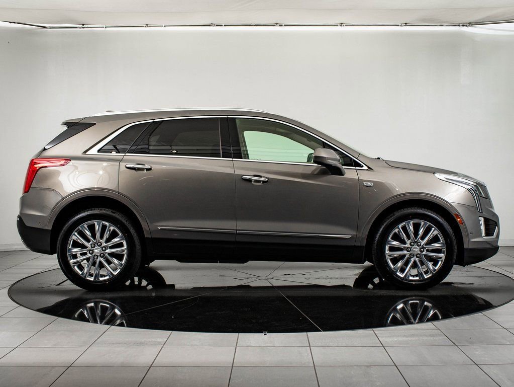 Used 2018 Cadillac XT5 Platinum w/ Driver Assist Package image 11