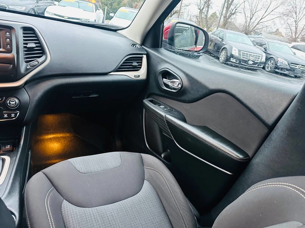 Used 2016 Jeep Cherokee Latitude w/ Cold Weather Group image 15