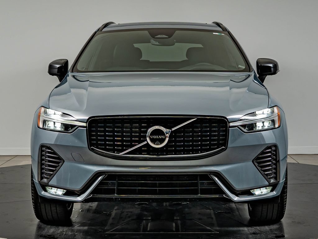 Used 2022 Volvo XC60 B5 R-Design w/ Advanced Package AWD/4WD image 2