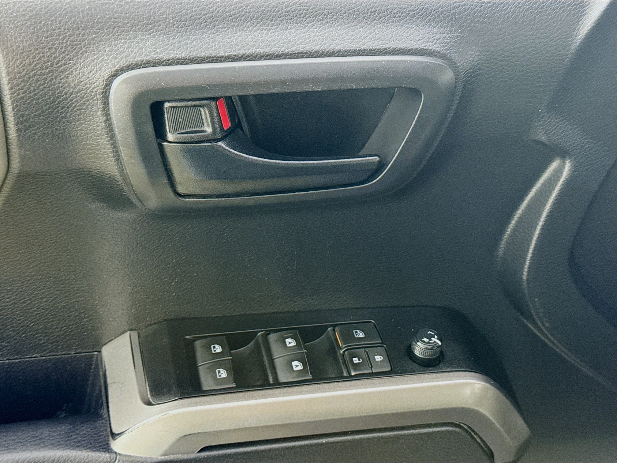 Used 2023 Toyota Tacoma SR5 AWD/4WD image 19