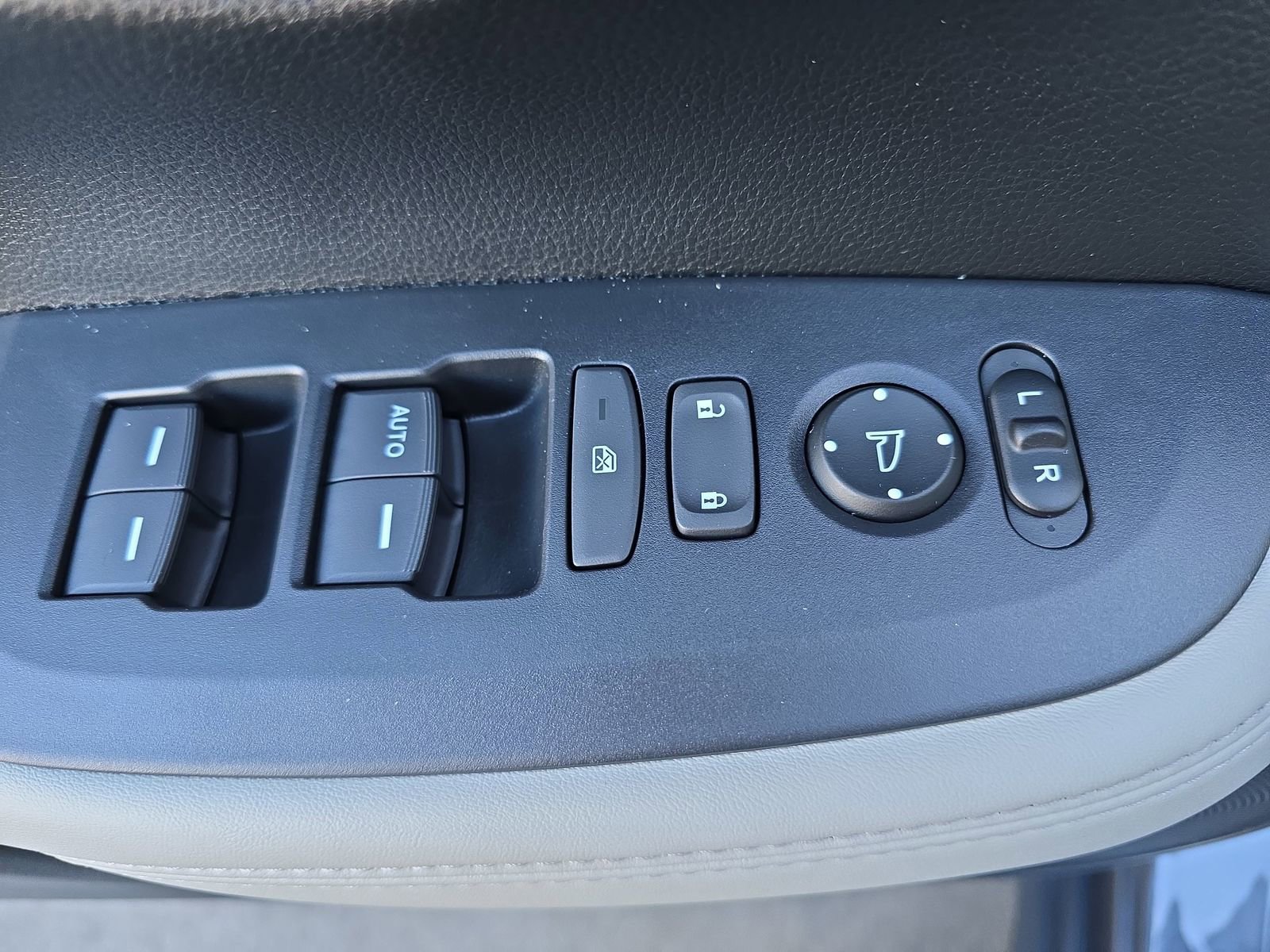 Certified 2026 Honda HR-V LX image 28