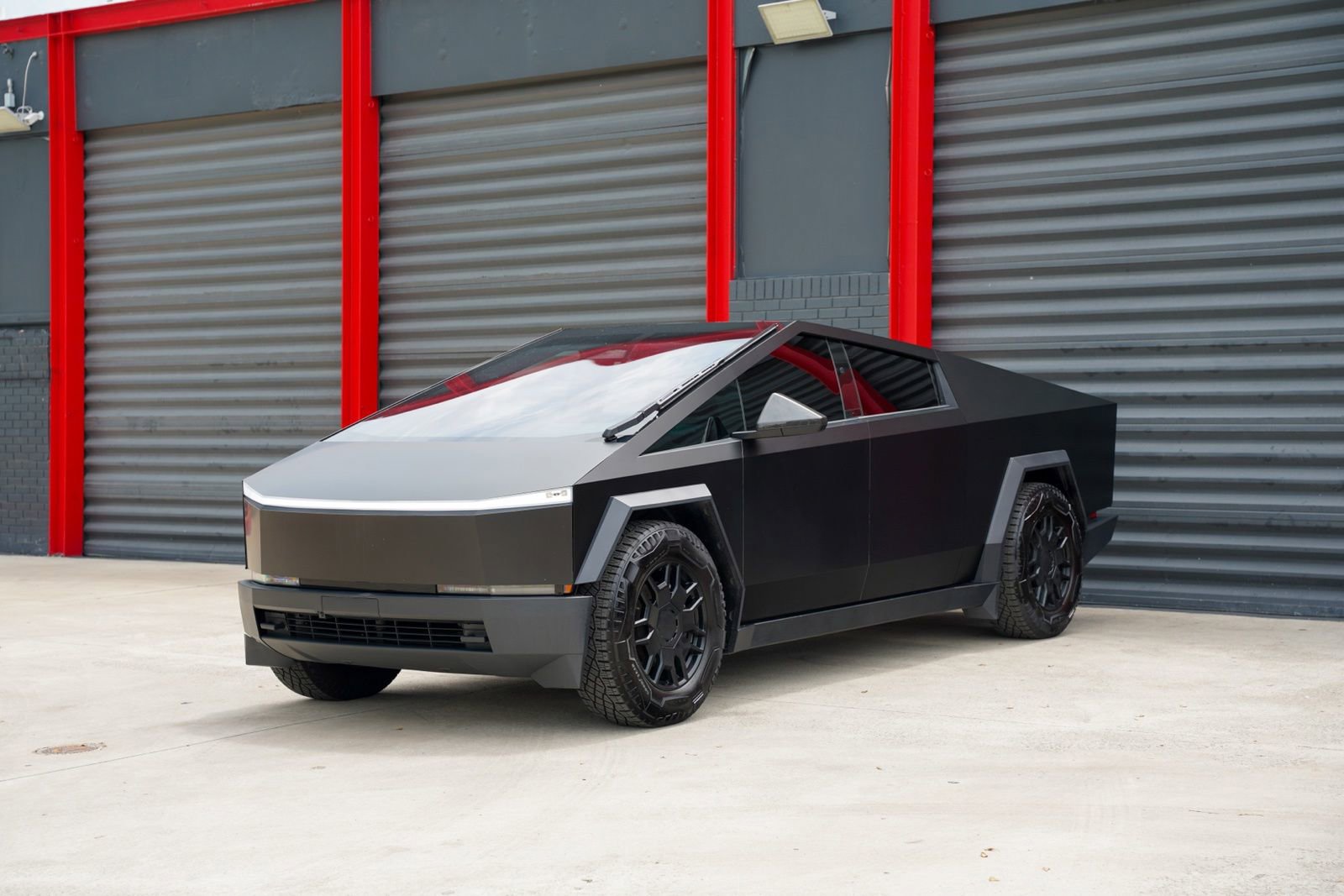 Used 2025 Tesla Cybertruck AWD Crew Cab image 1