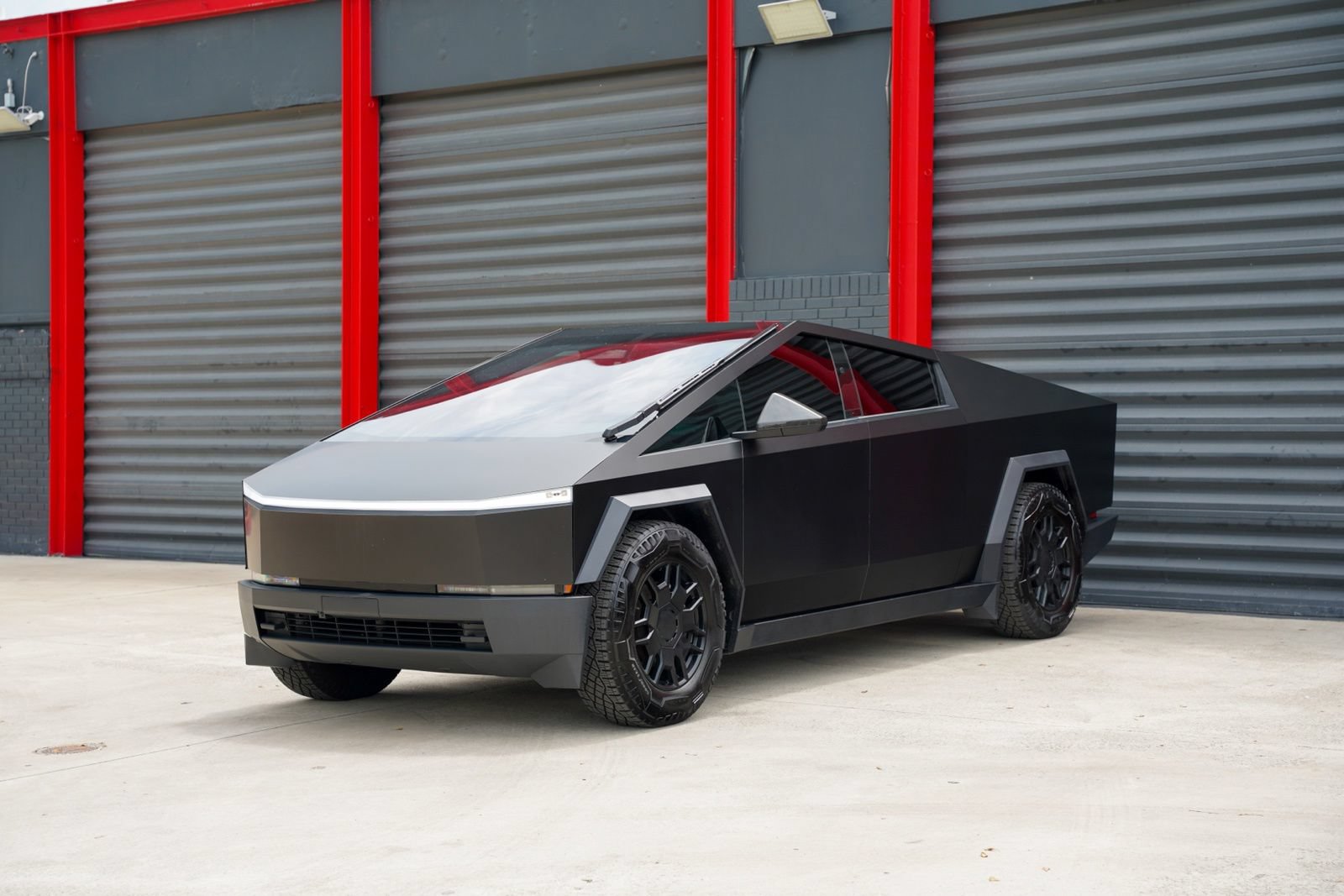 Used 2025 Tesla Cybertruck AWD Crew Cab video 1