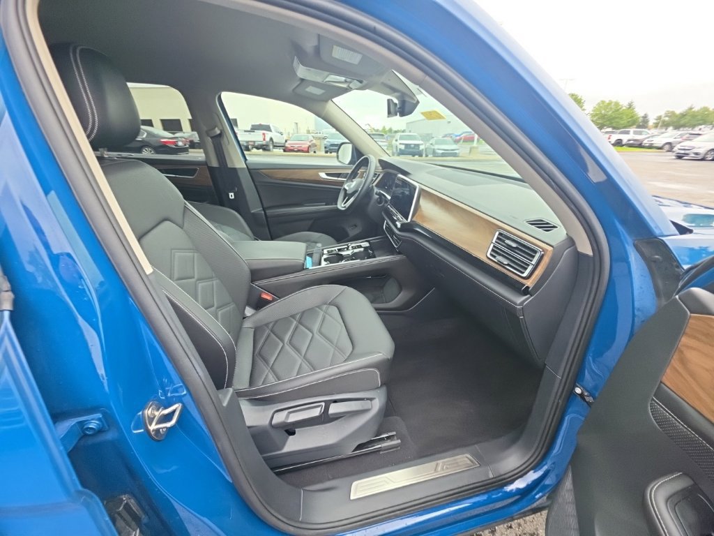 Used 2025 Volkswagen Atlas SE AWD/4WD image 33