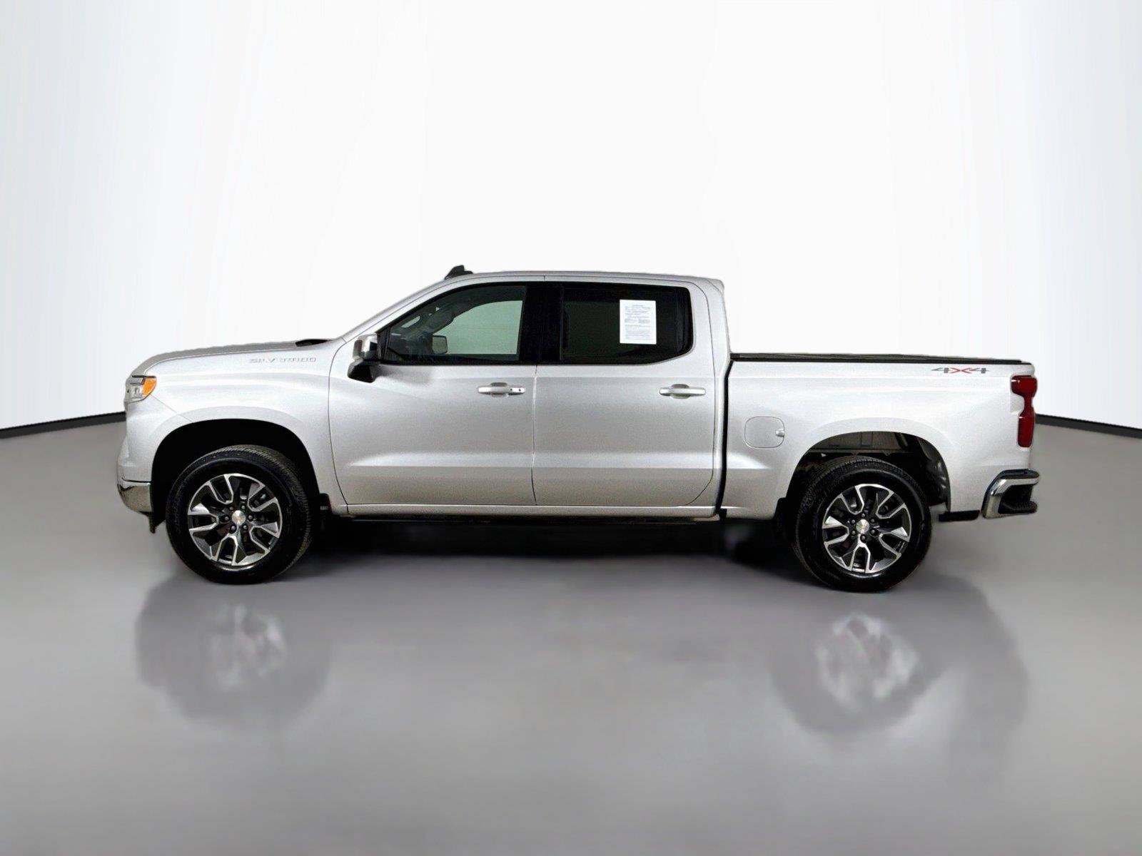 Used 2022 Chevrolet Silverado 1500 LT AWD/4WD image 9