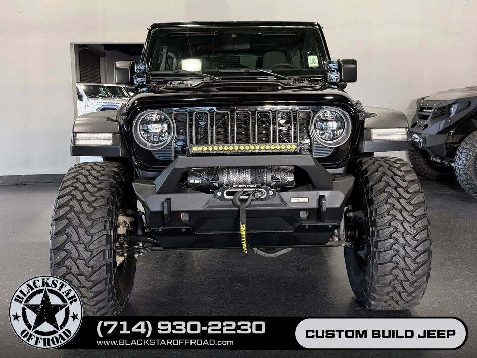 Used 2025 Jeep Wrangler Unlimited Rubicon AWD/4WD image 3