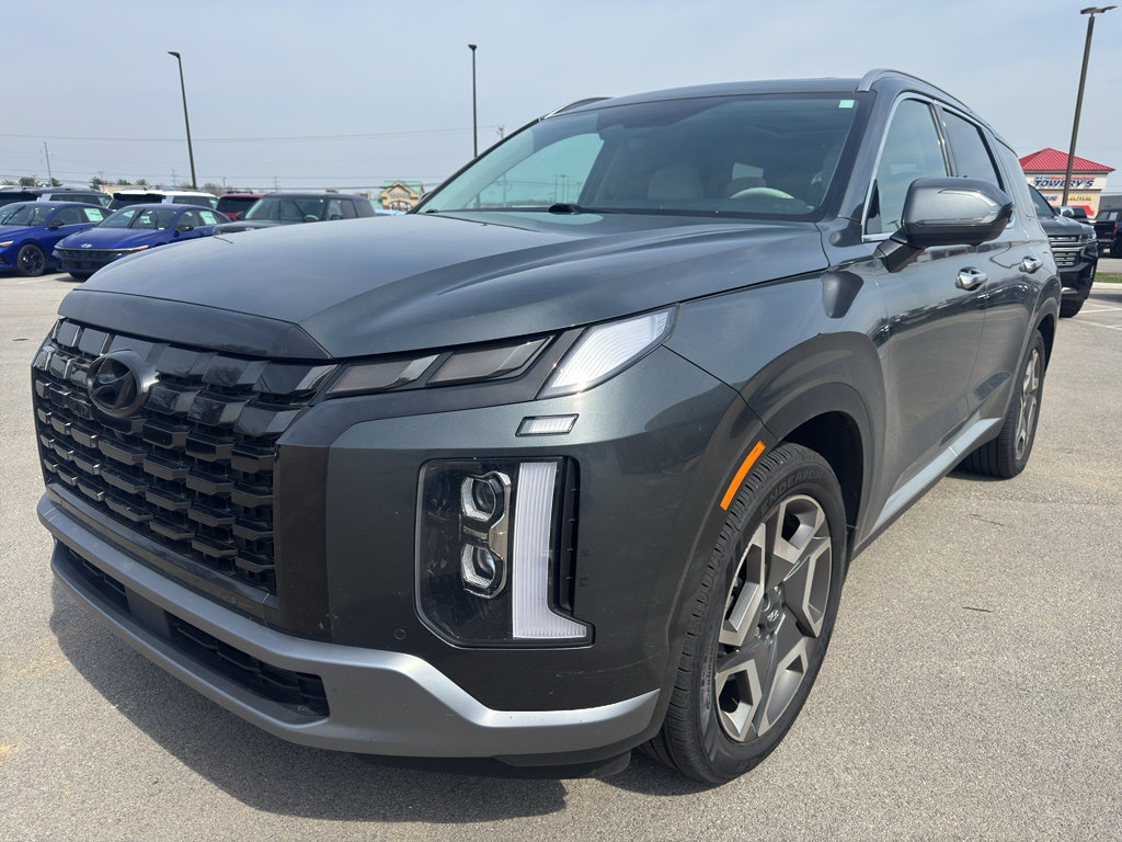 Used 2023 Hyundai Palisade Limited image 3