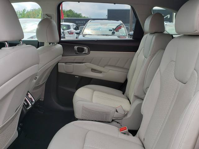 Certified 2023 Kia Sorento SX Prestige w/ Panoramic Sunroof Package AWD/4WD image 15