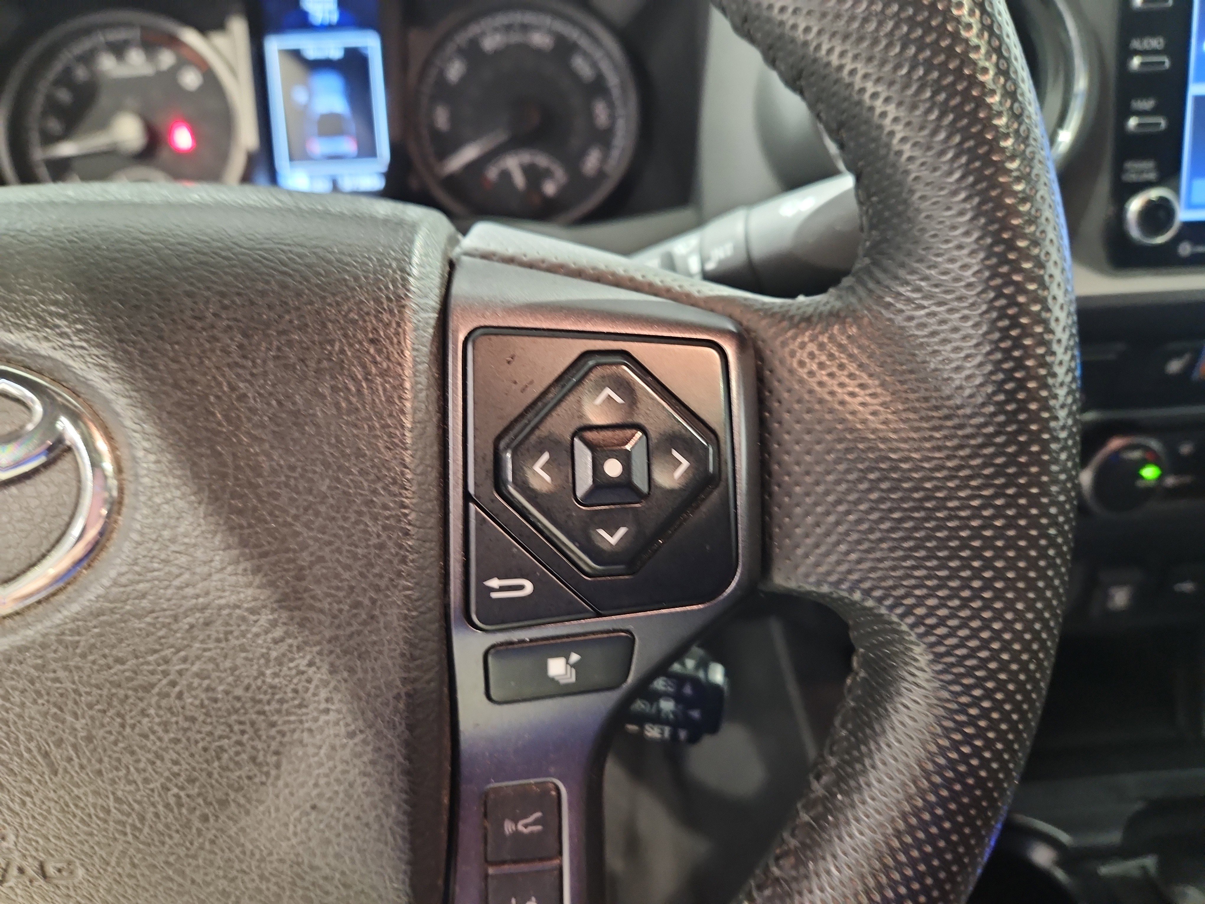 Used 2023 Toyota Tacoma TRD Off-Road image 11