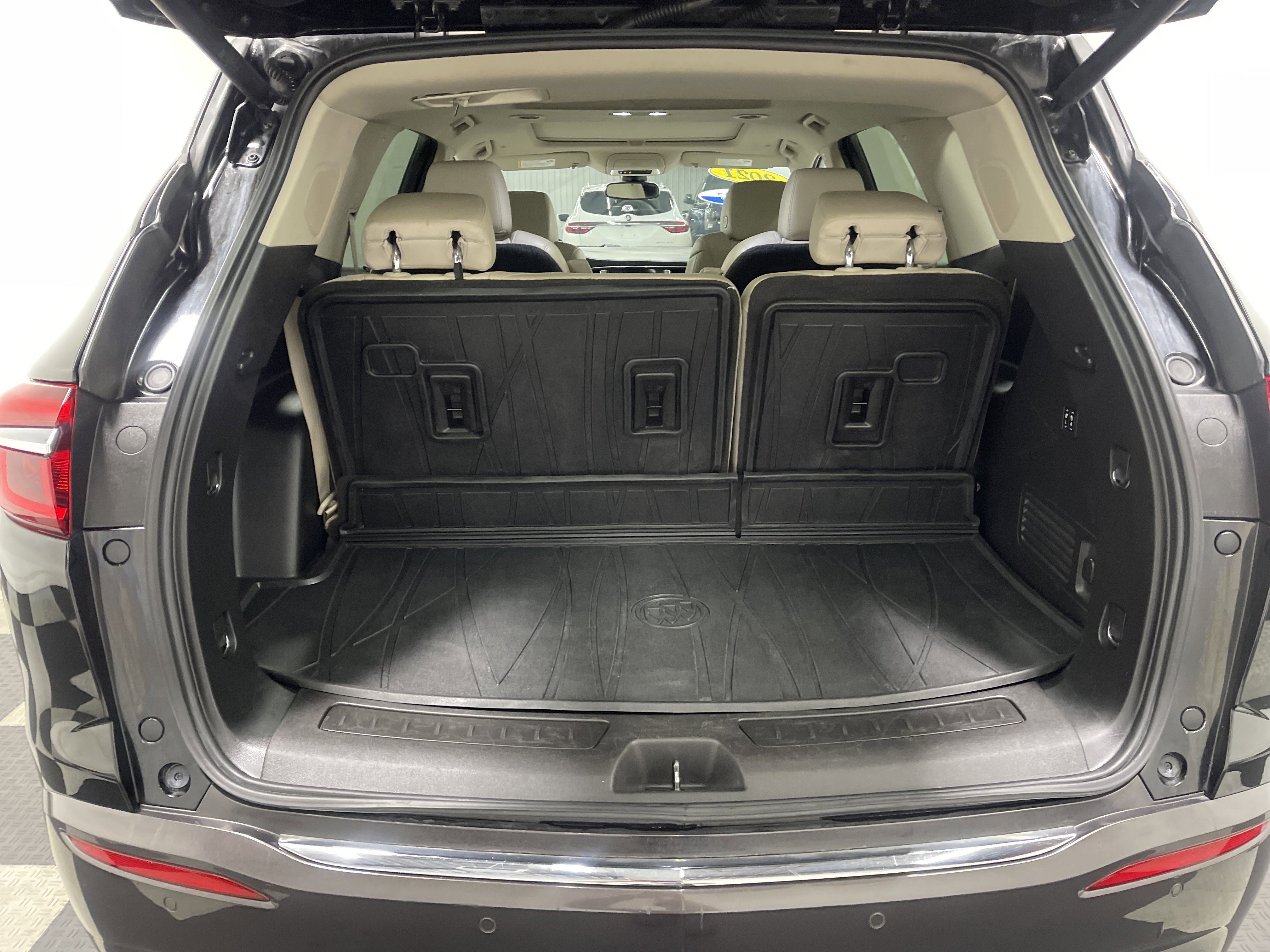 Used 2021 Buick Enclave Premium w/ Sun and Sites Package FWD image 18
