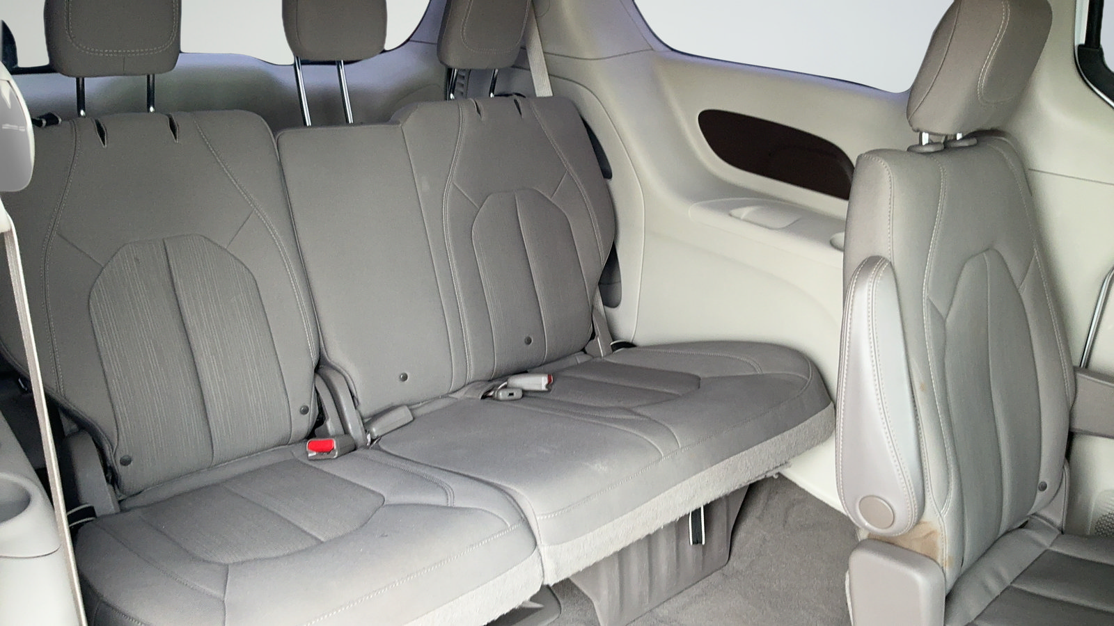 Used 2019 Chrysler Pacifica LX FWD image 40
