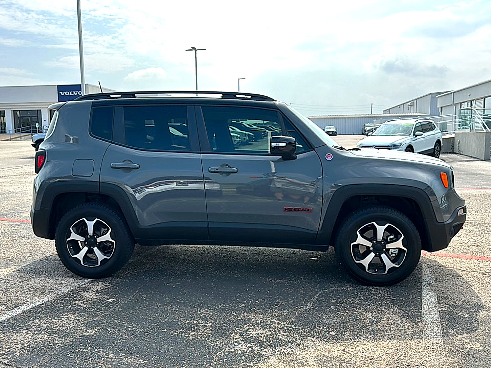 Used 2022 Jeep Renegade Trailhawk w/ Trailer Tow Group AWD/4WD image 9