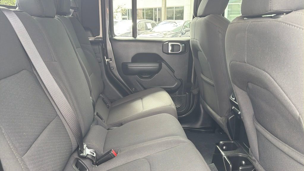 Used 2023 Jeep Gladiator Sport AWD/4WD image 8