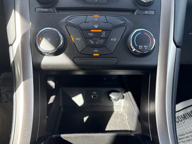 Used 2017 Ford Fusion SE FWD image 15