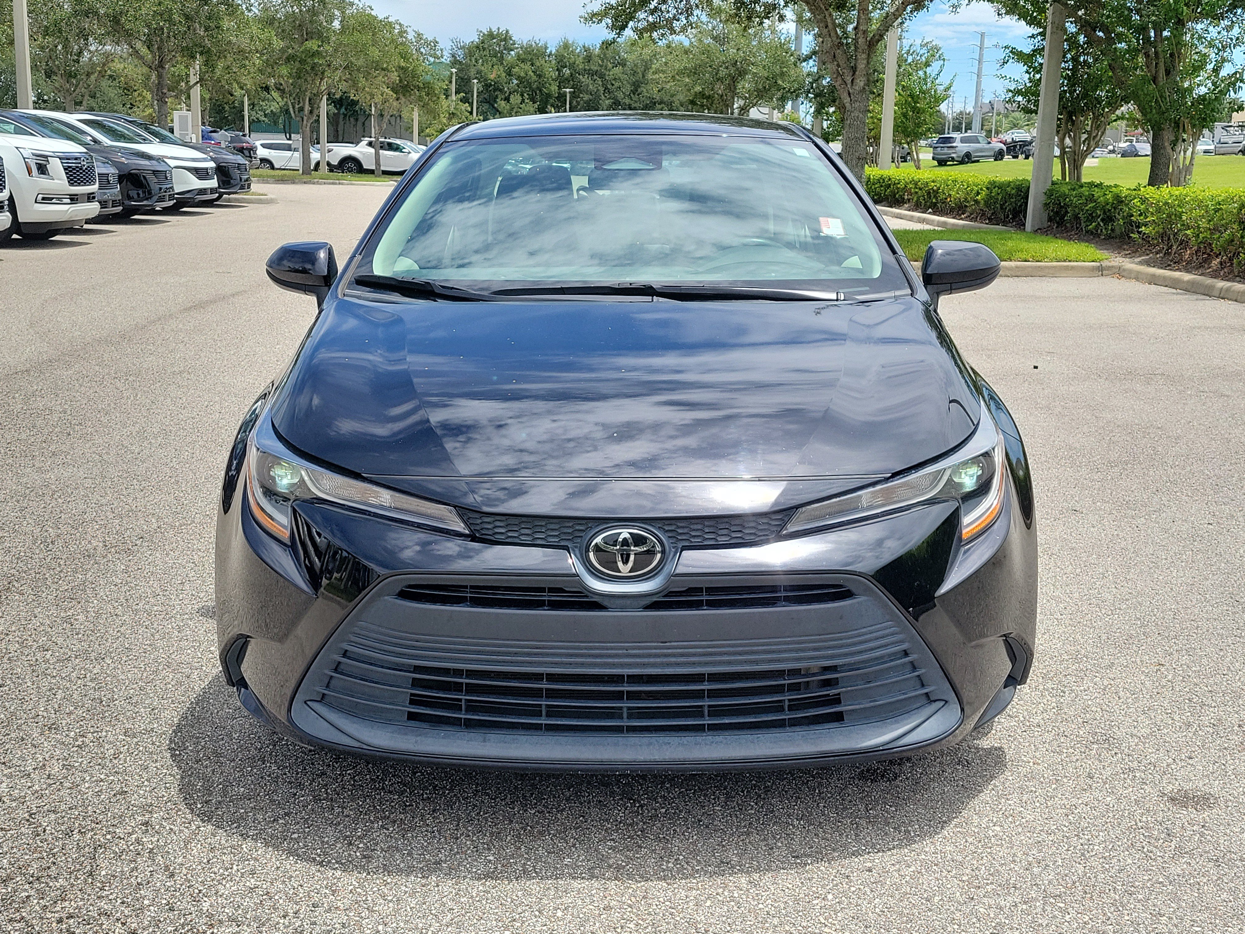 Used 2023 Toyota Corolla LE FWD image 2